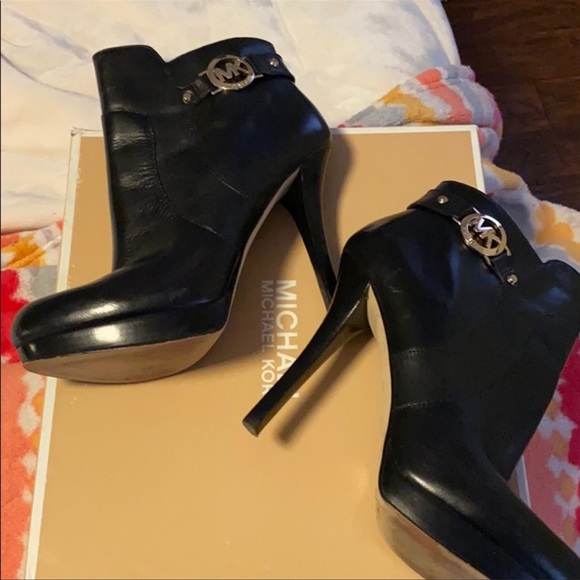 Michael Kors Ankle Boots - Picture 4 of 6